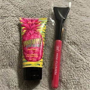 NWT Pineapple Face Mask with Brush